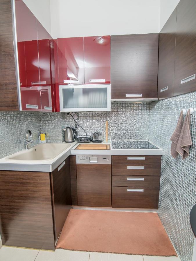 Apartment Comfy And Cosy Basement Kalamata